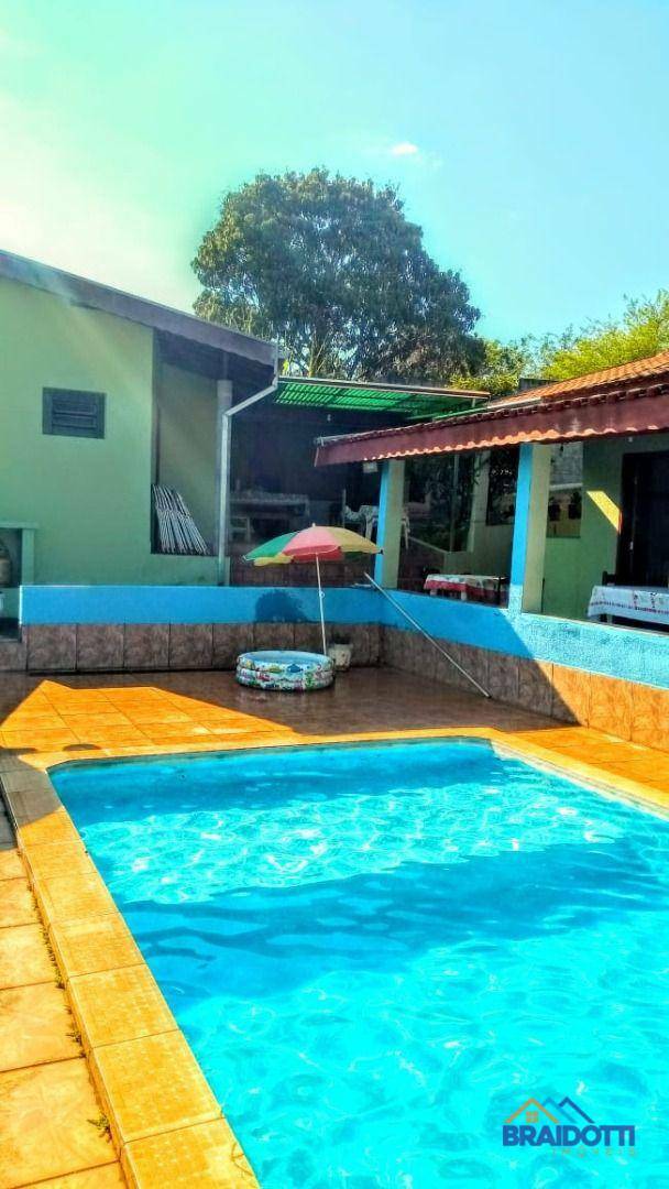 Chácara à venda com 3 quartos, 200m² - Foto 2