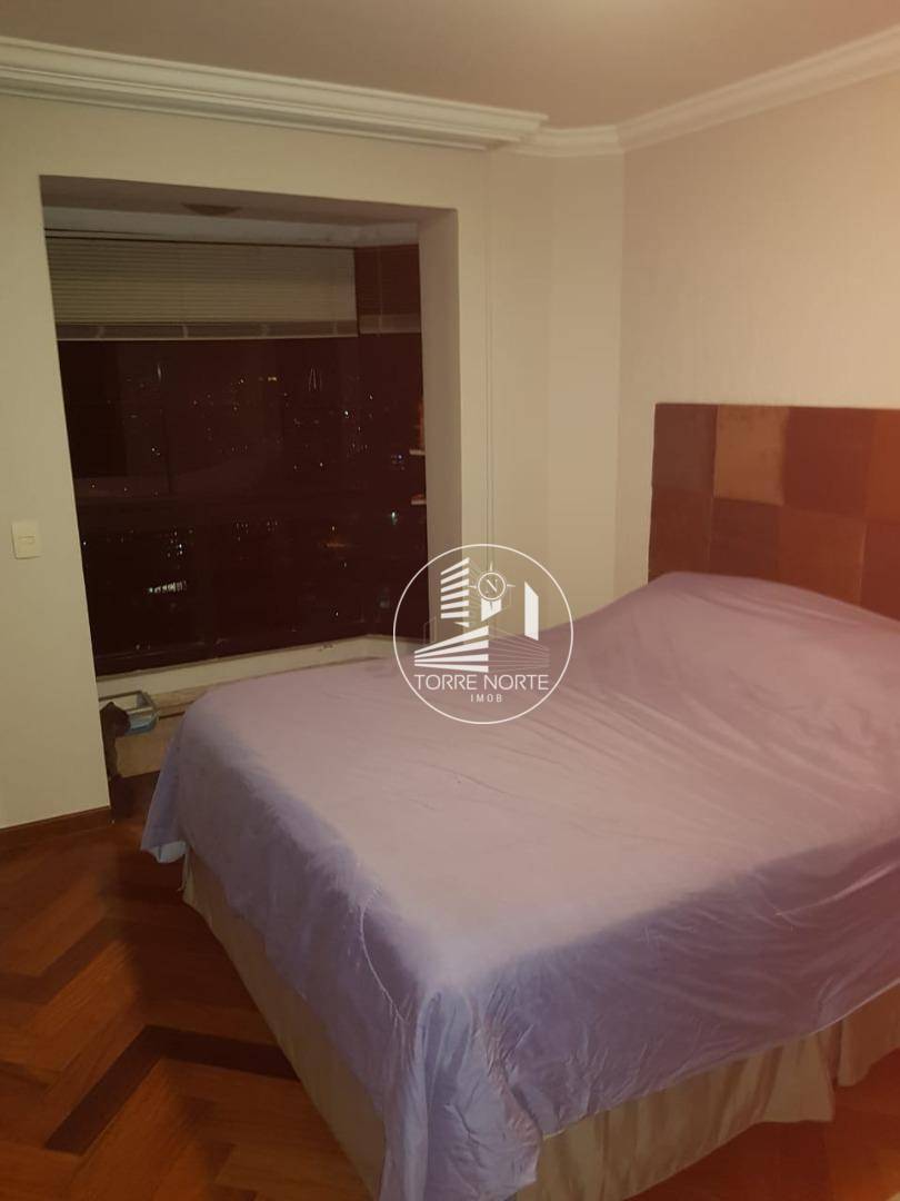 Apartamento à venda com 4 quartos, 220m² - Foto 17