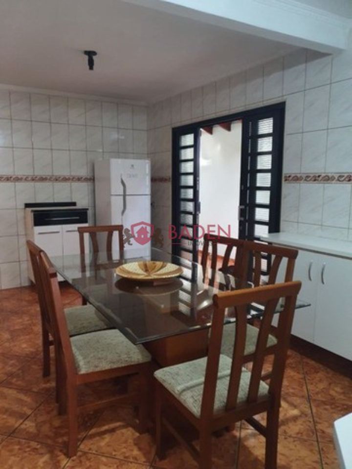 Casa à venda com 3 quartos, 150m² - Foto 4