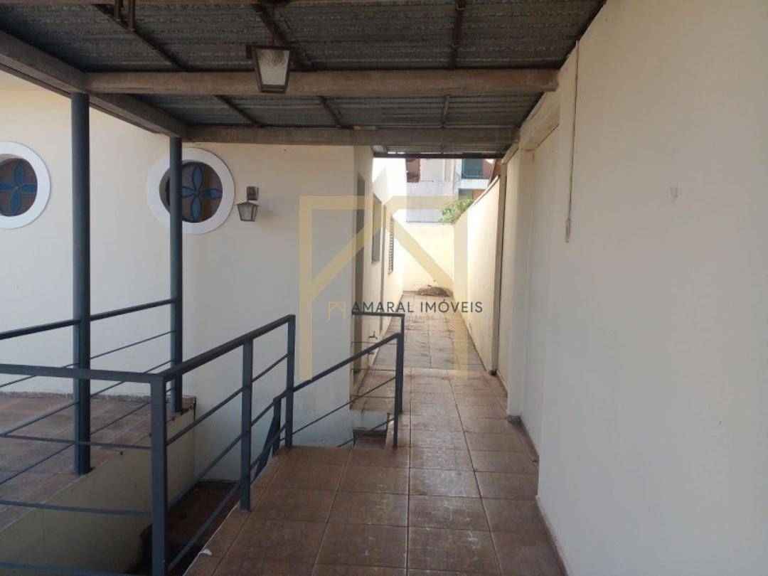 Casa à venda e aluguel com 3 quartos, 200m² - Foto 4