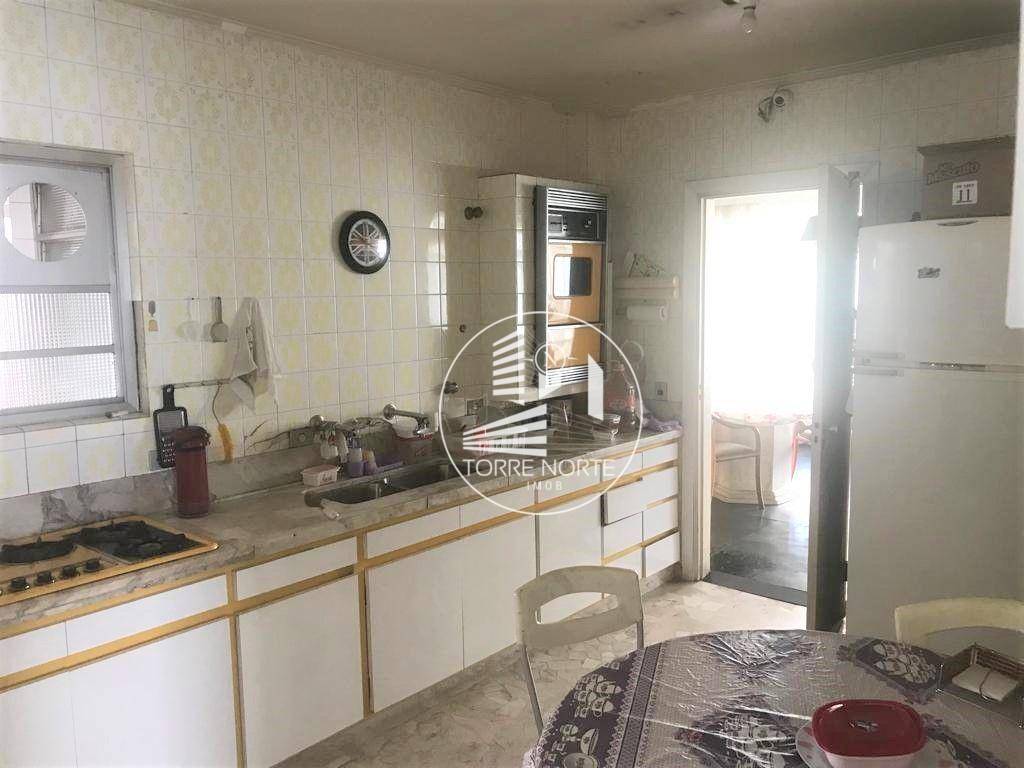 Apartamento à venda com 3 quartos, 240m² - Foto 11