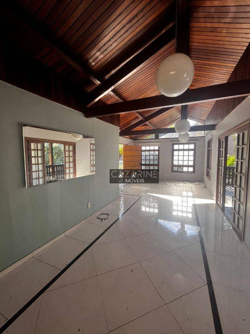 Casa à venda e aluguel com 3 quartos, 200m² - Foto 9