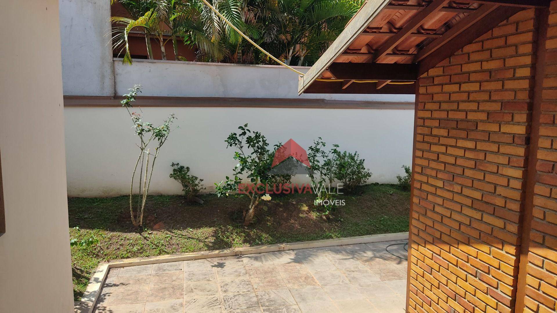Casa de Condomínio à venda com 4 quartos, 230m² - Foto 3