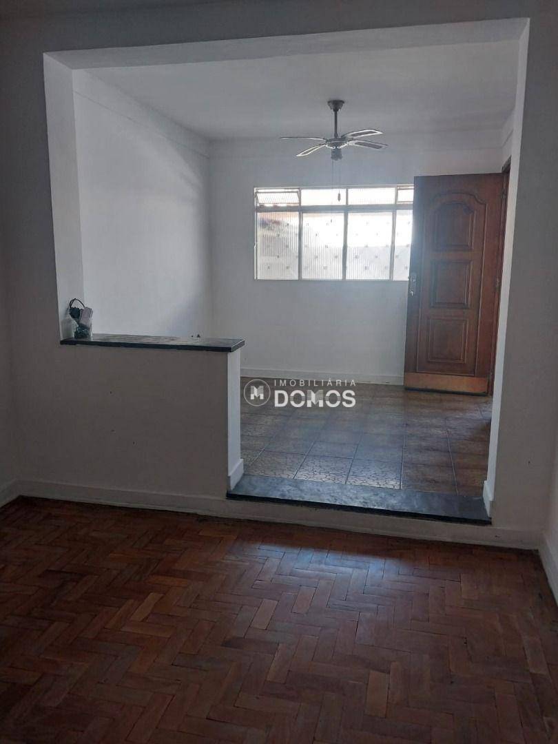 Casa à venda com 3 quartos, 250M2 - Foto 1