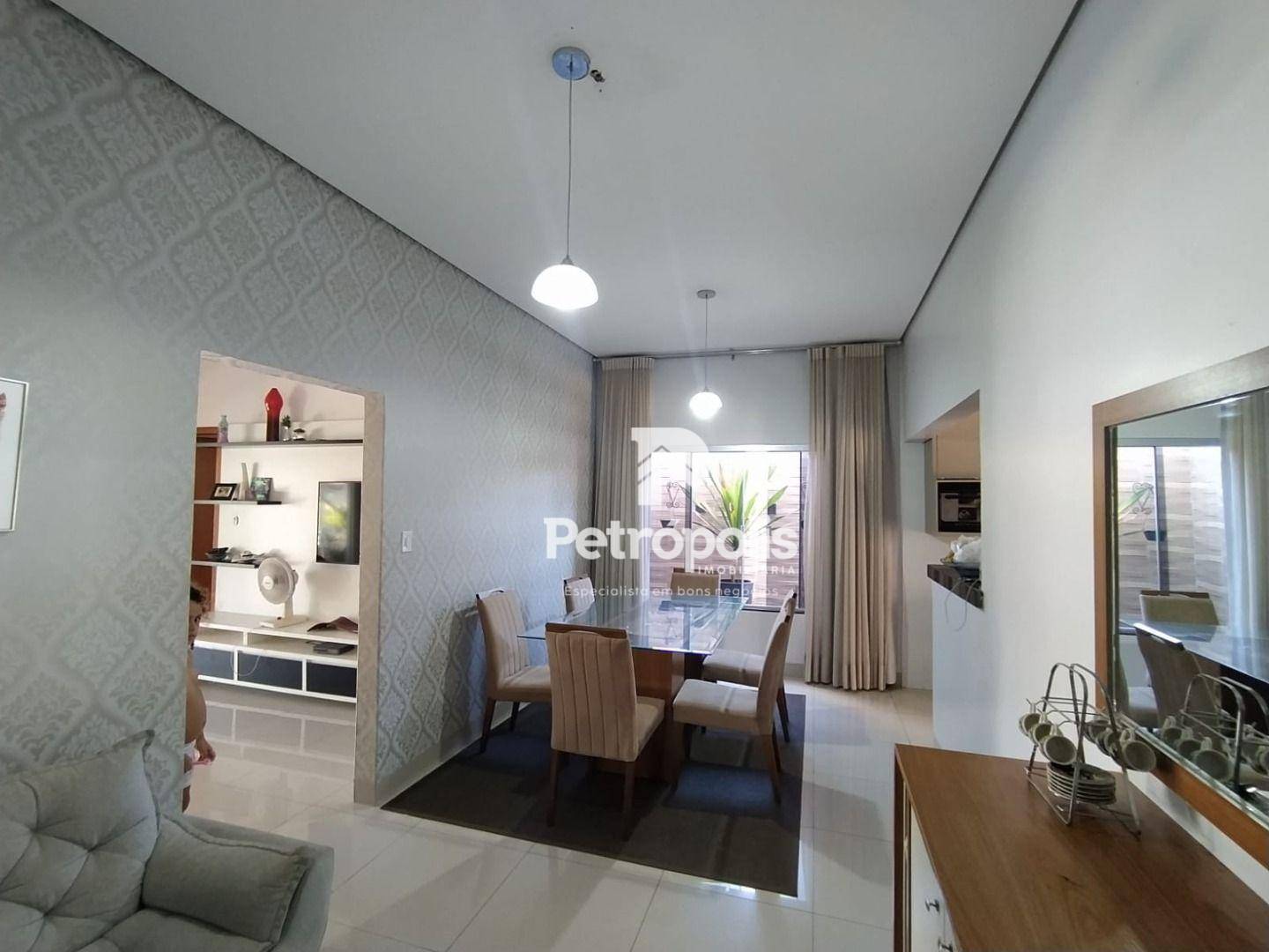 Casa, 4 quartos, 220 m² - Foto 1