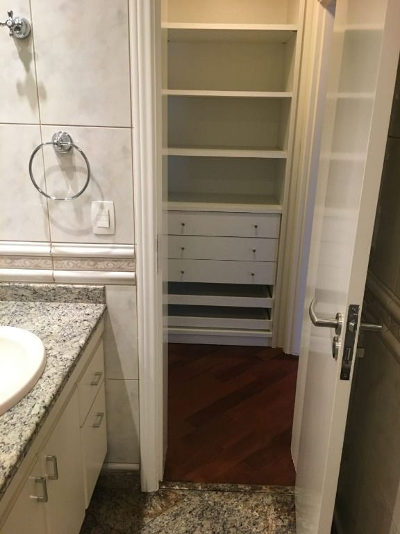 Apartamento à venda com 3 quartos, 215m² - Foto 10