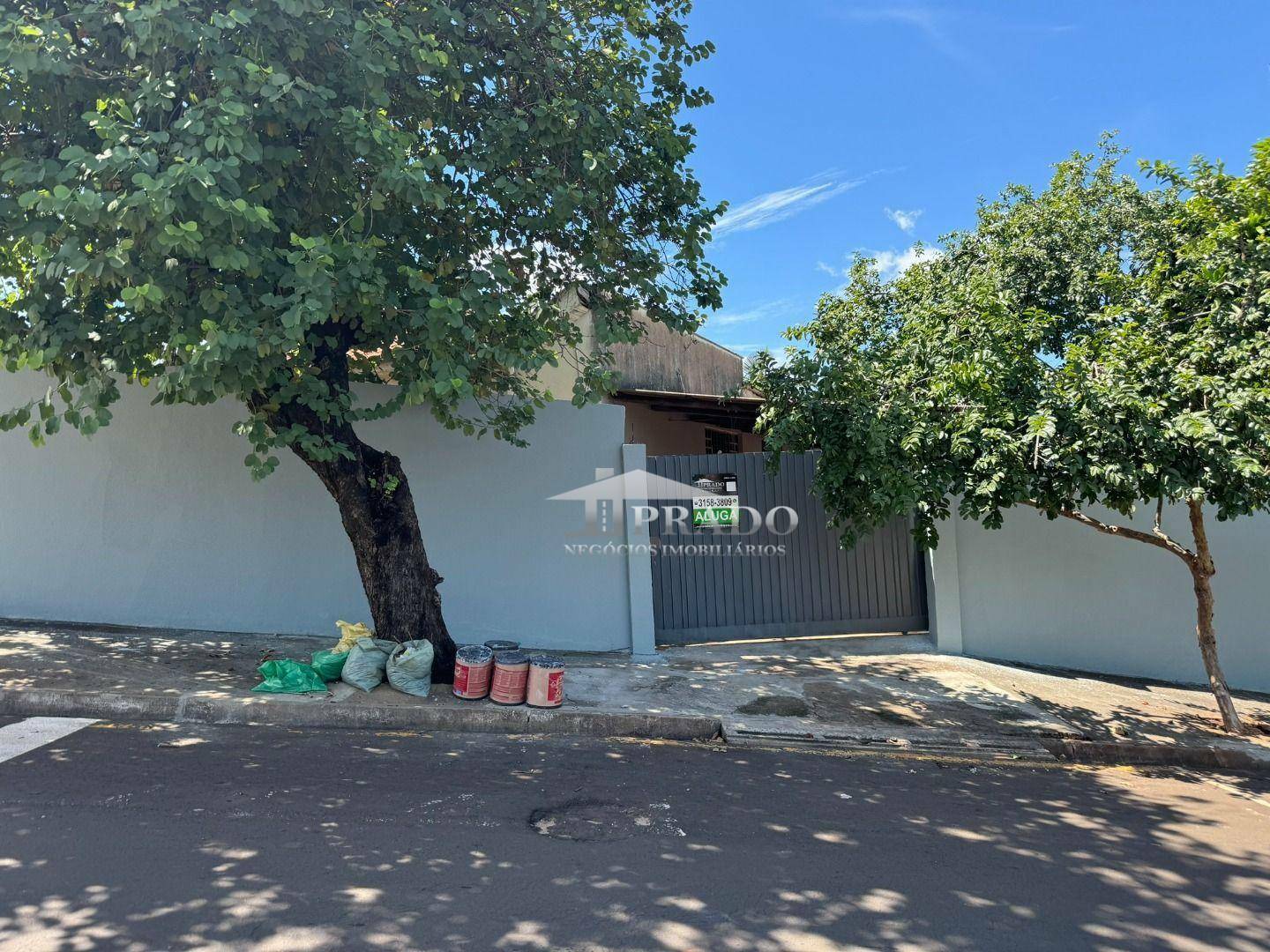 Casa à venda com 4 quartos, 200m² - Foto 2