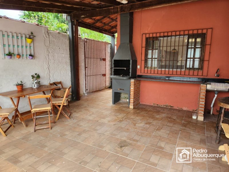 Casa à venda com 2 quartos, 76m² - Foto 1