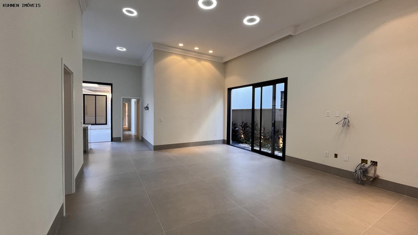 Casa de Condomínio à venda com 3 quartos, 250m² - Foto 5