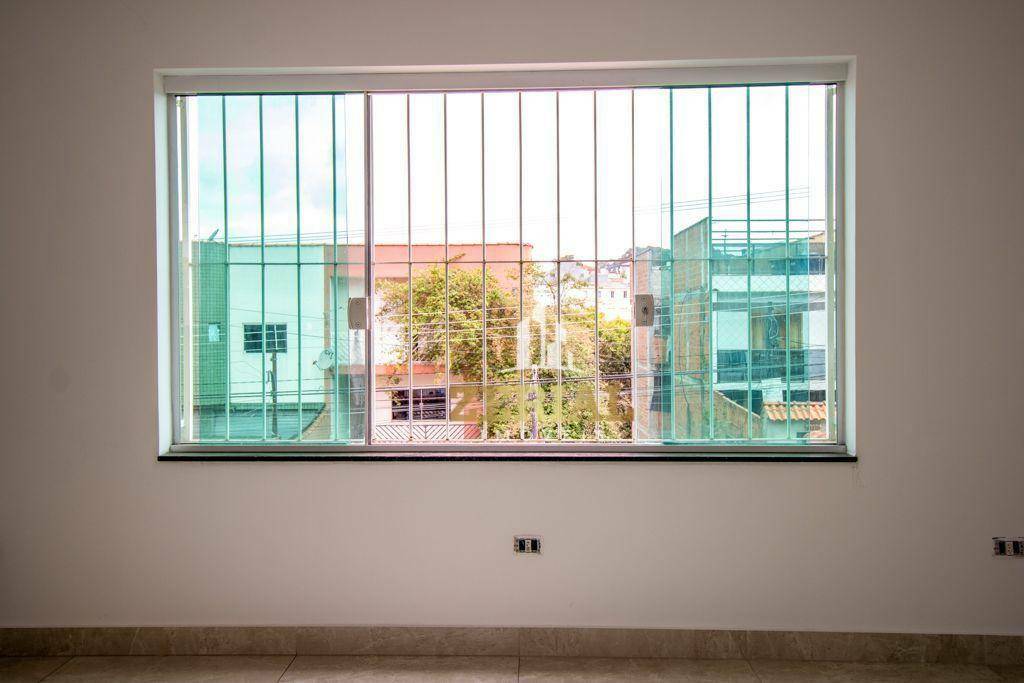 Sobrado à venda com 2 quartos, 214m² - Foto 2