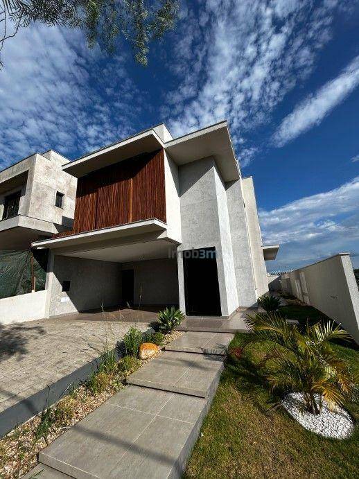 Sobrado à venda com 3 quartos, 253m² - Foto 1