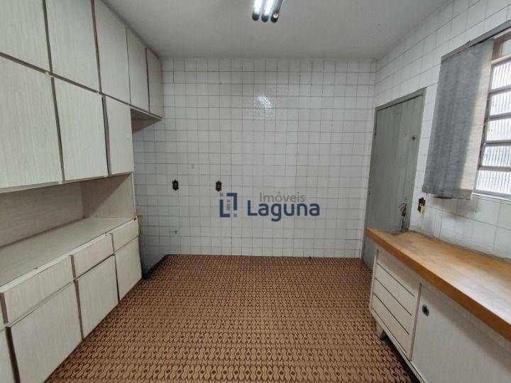 Casa para alugar com 3 quartos, 285m² - Foto 26