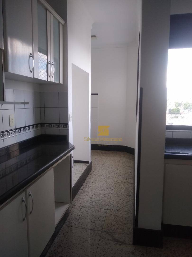 Apartamento à venda com 3 quartos, 261m² - Foto 13