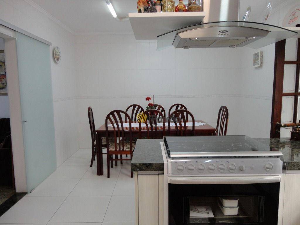 Sobrado à venda com 3 quartos, 200m² - Foto 12