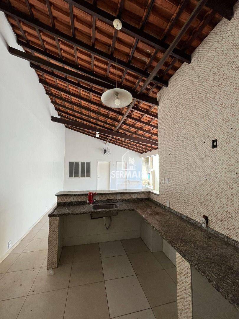 Casa para alugar com 4 quartos, 250m² - Foto 18