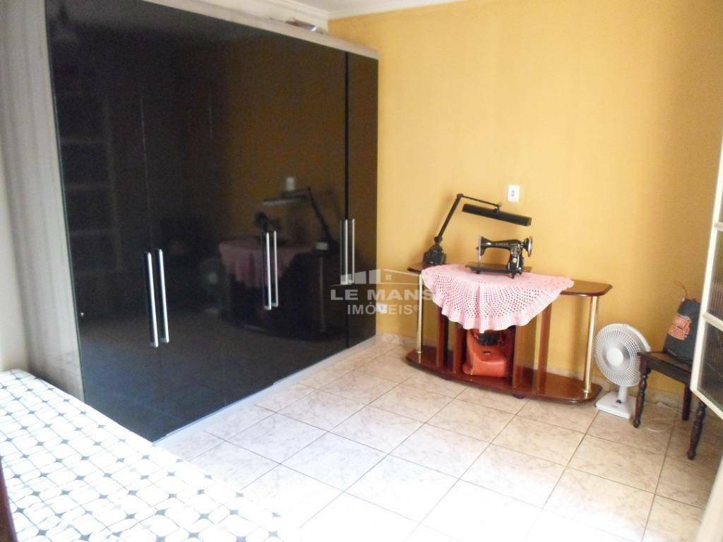 Casa à venda com 5 quartos, 220m² - Foto 17