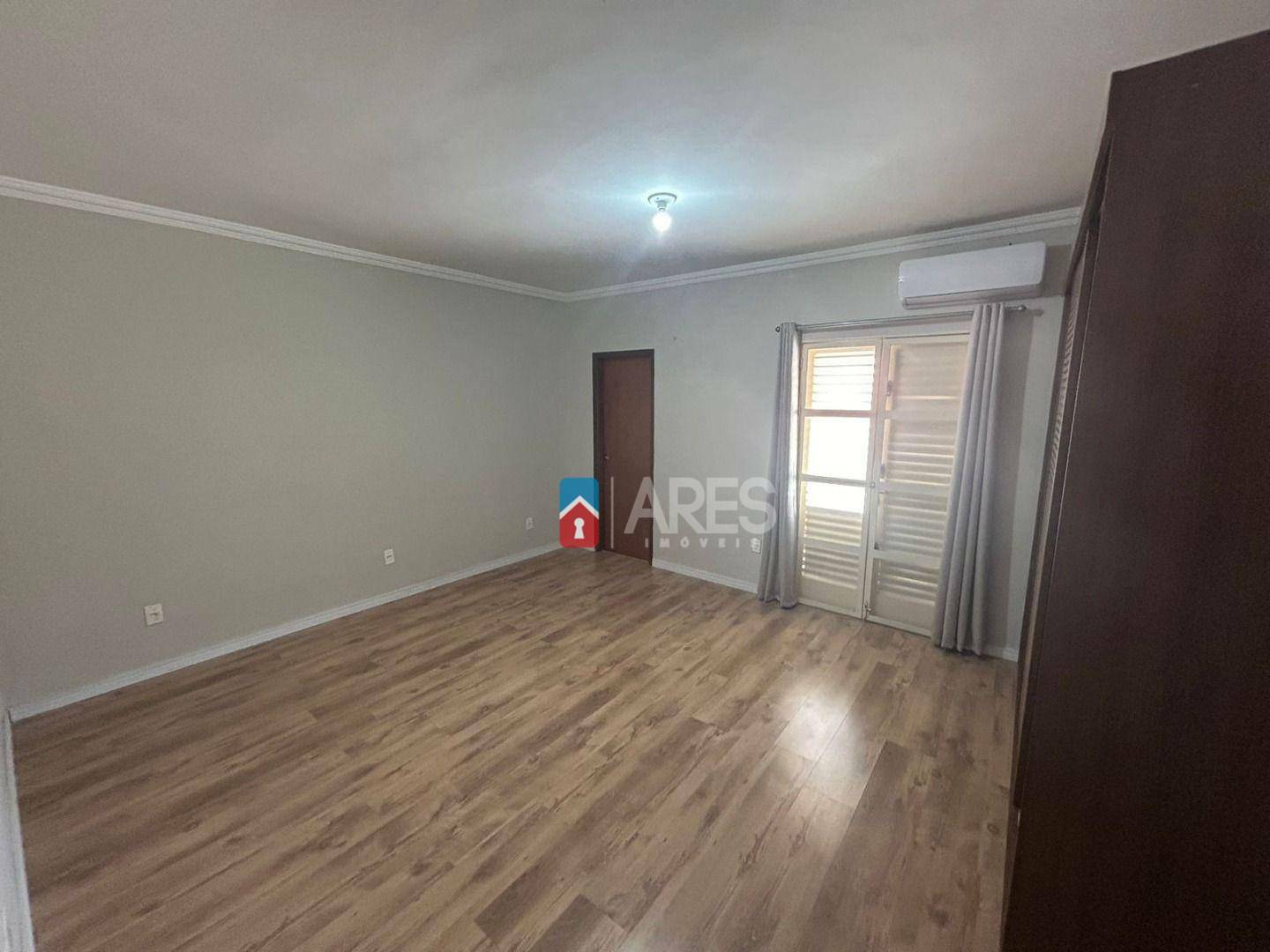 Casa à venda com 4 quartos, 154m² - Foto 7