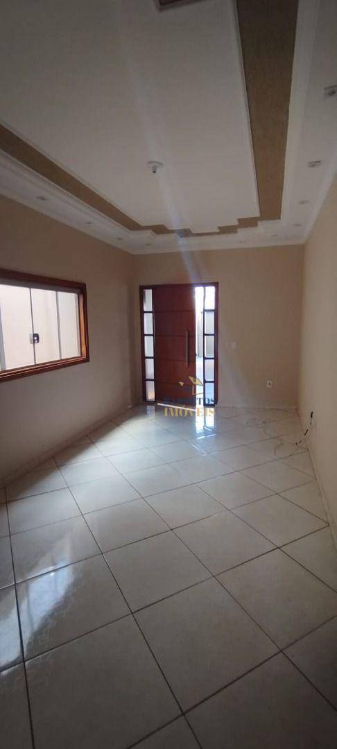 Casa para alugar com 3 quartos, 220M2 - Foto 1