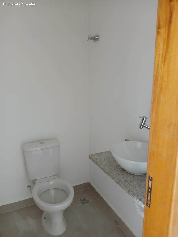 Apartamento à venda com 2 quartos, 69m² - Foto 2
