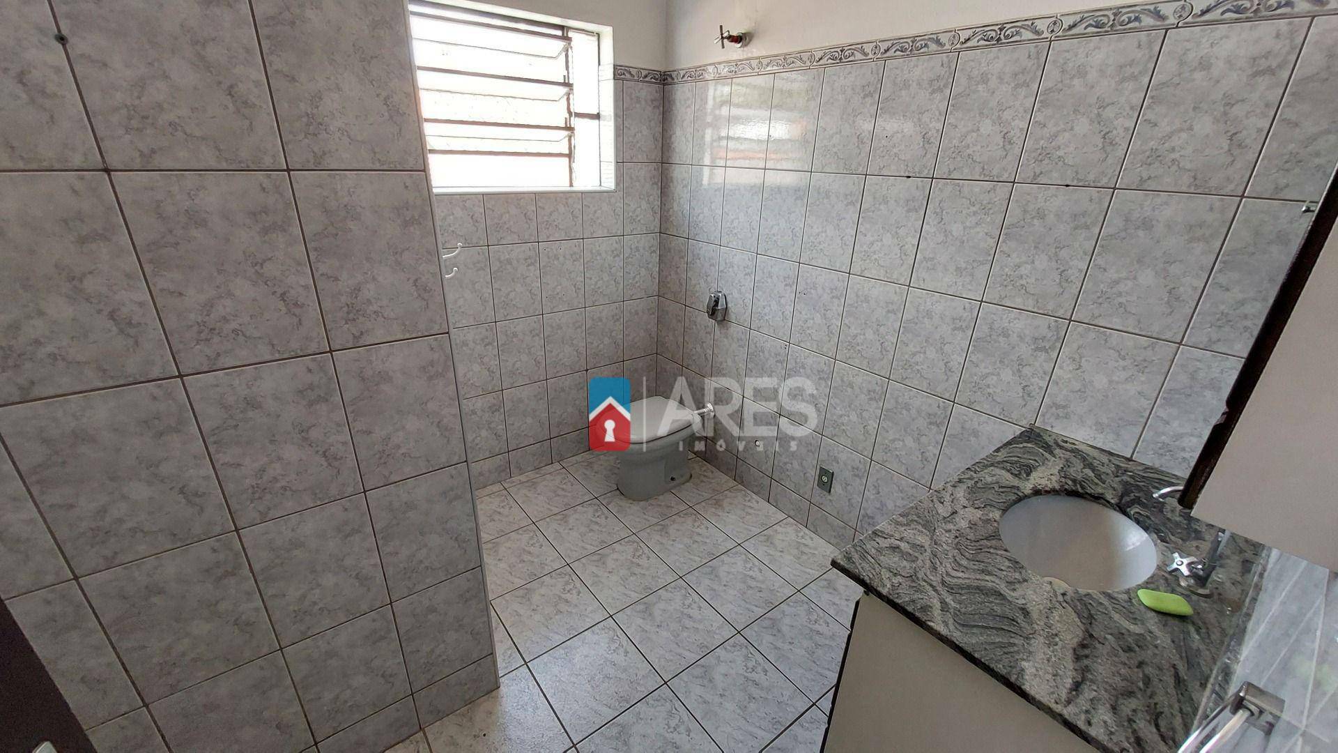 Casa para alugar com 4 quartos, 220m² - Foto 12