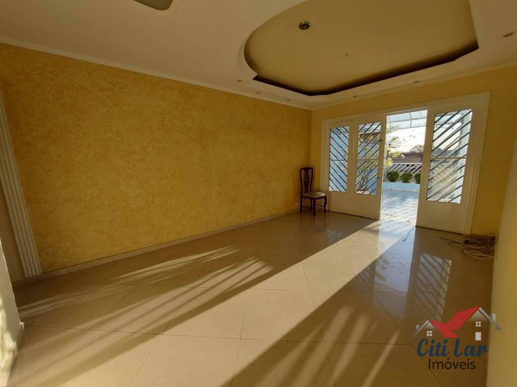 Sobrado à venda com 3 quartos, 238m² - Foto 1