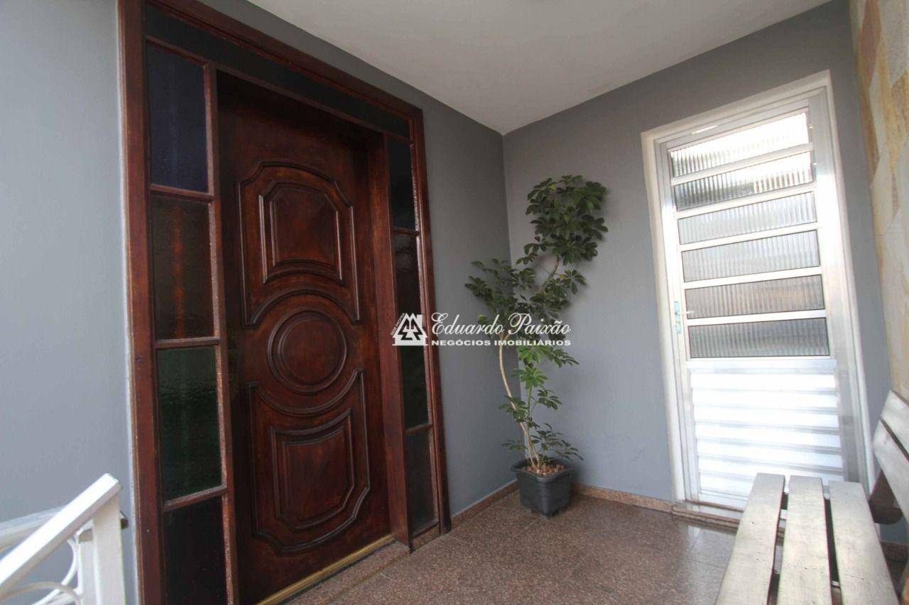 Casa à venda com 3 quartos, 208m² - Foto 5