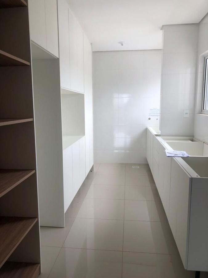 Apartamento à venda com 2 quartos, 72m² - Foto 3