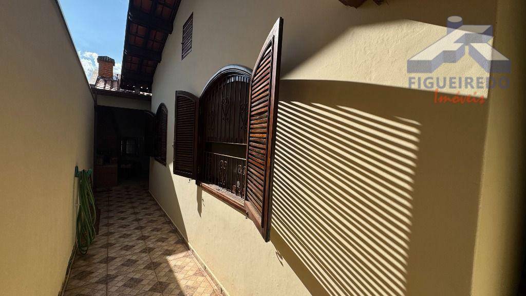 Casa à venda com 3 quartos, 212m² - Foto 5