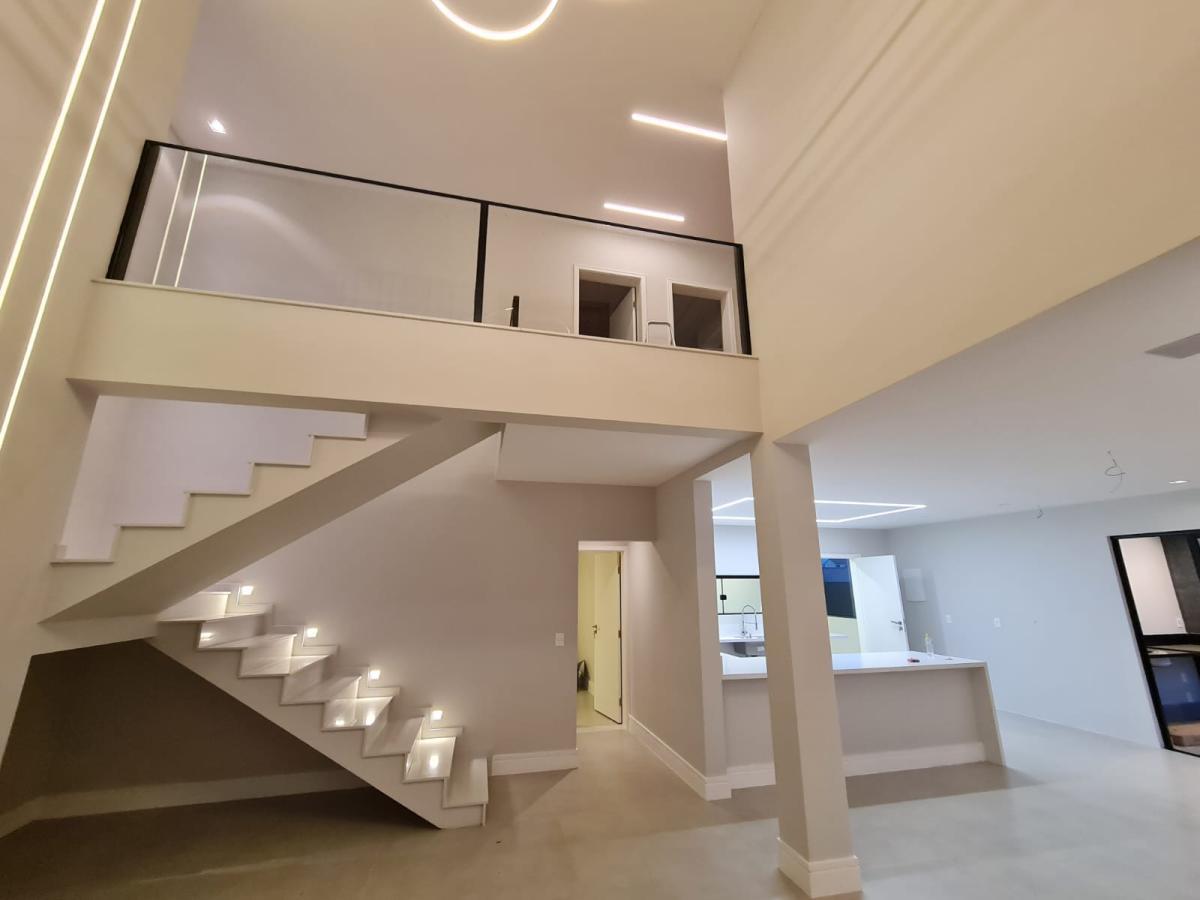 Casa de Condomínio à venda com 5 quartos, 424m² - Foto 1