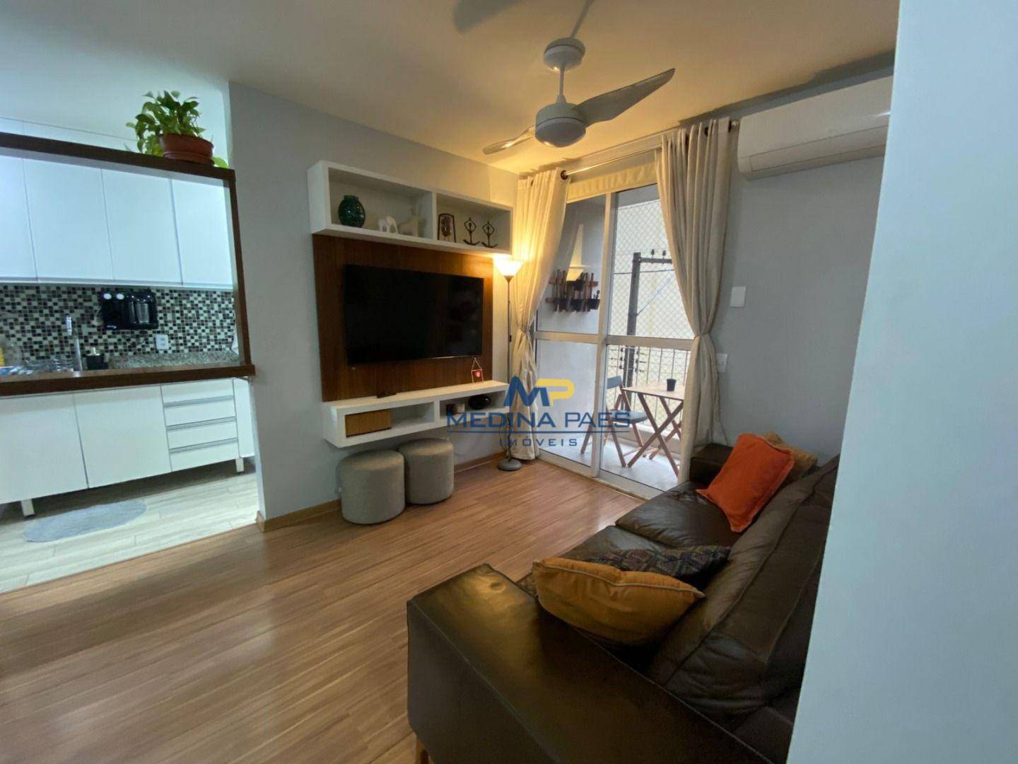 Apartamento à venda com 2 quartos, 60m² - Foto 4