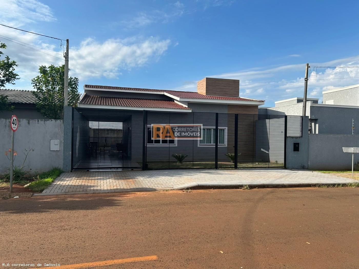 Casa à venda com 3 quartos, 300m² - Foto 2