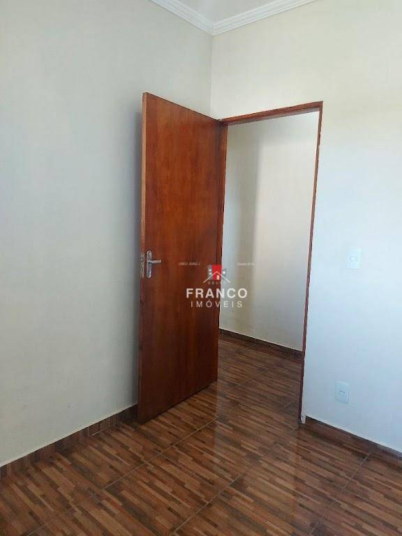 Casa à venda com 2 quartos, 70m² - Foto 16