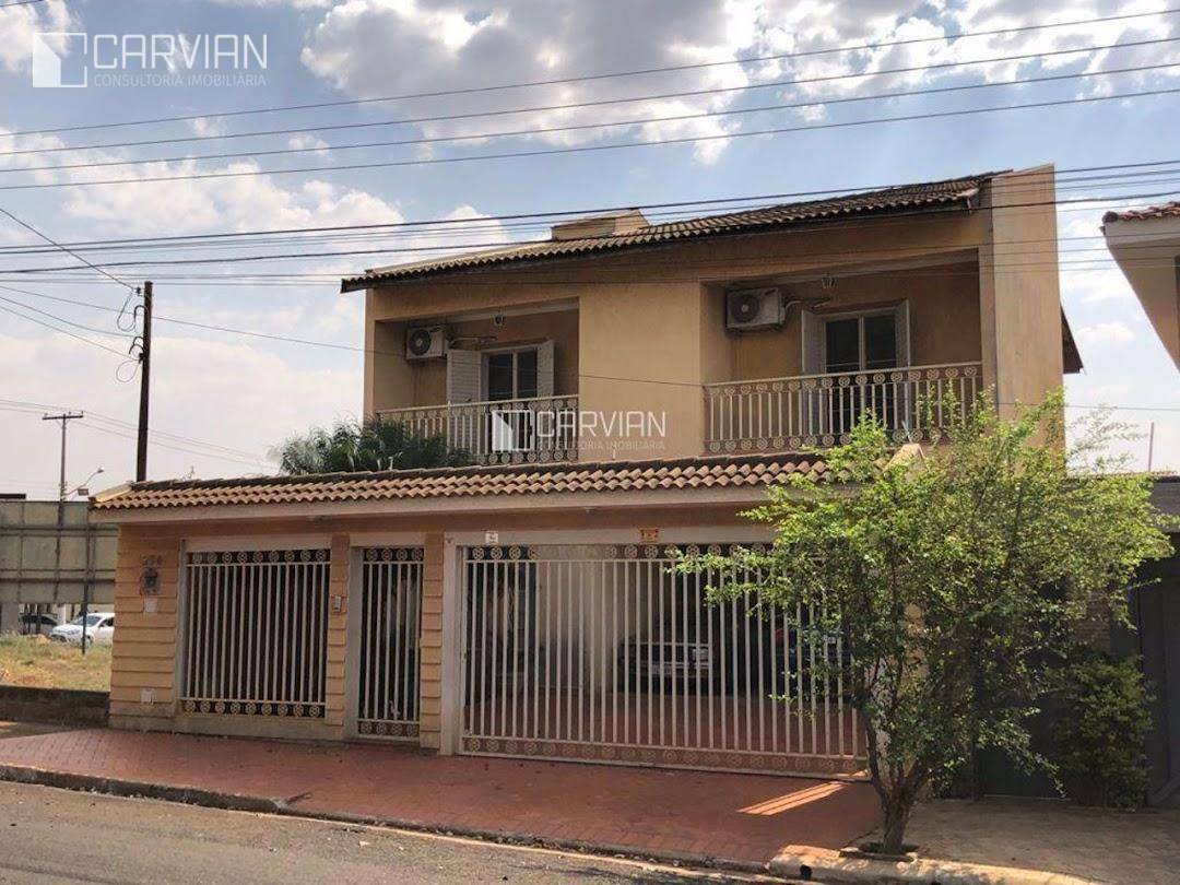 Casa à venda com 4 quartos, 335m² - Foto 1