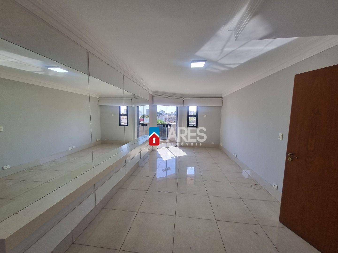 Apartamento para alugar com 4 quartos, 236m² - Foto 4