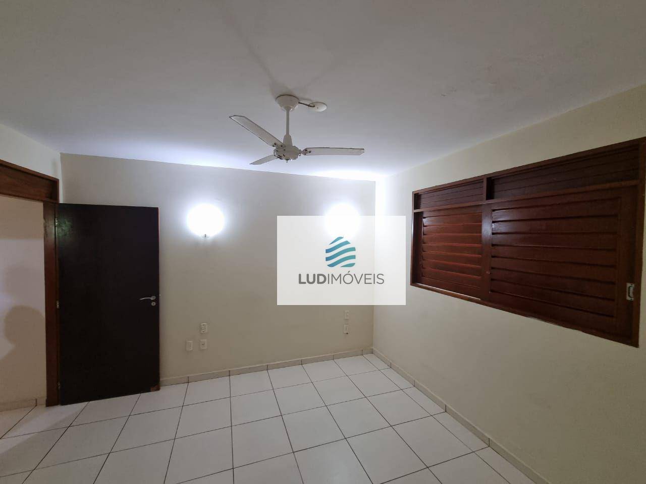 Casa de Condomínio à venda com 3 quartos, 300m² - Foto 11