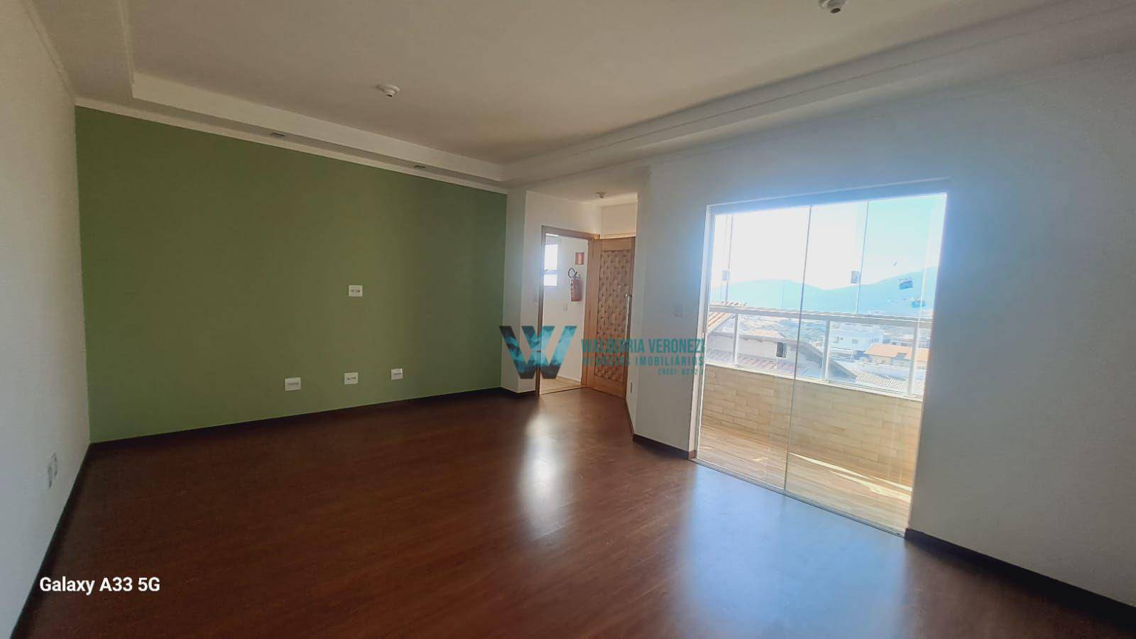 Apartamento à venda com 3 quartos, 95m² - Foto 2