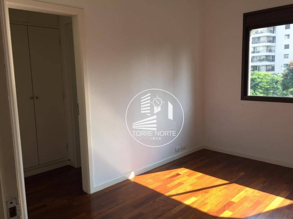 Apartamento para alugar com 3 quartos, 285m² - Foto 15