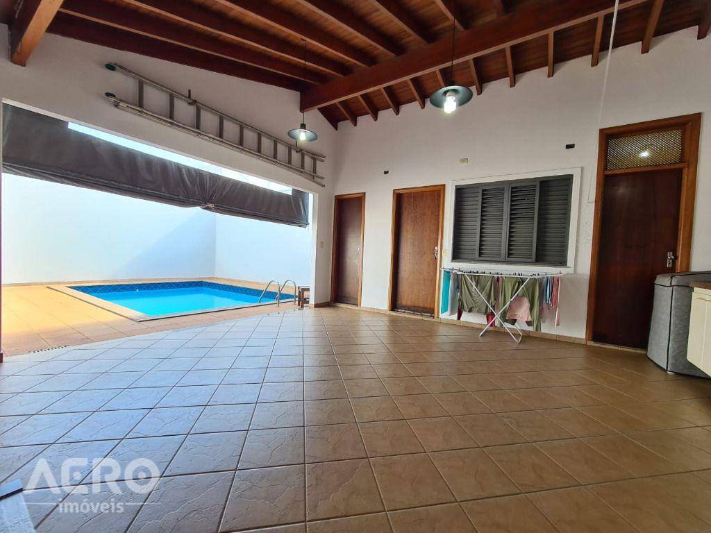 Casa à venda com 3 quartos, 280m² - Foto 4