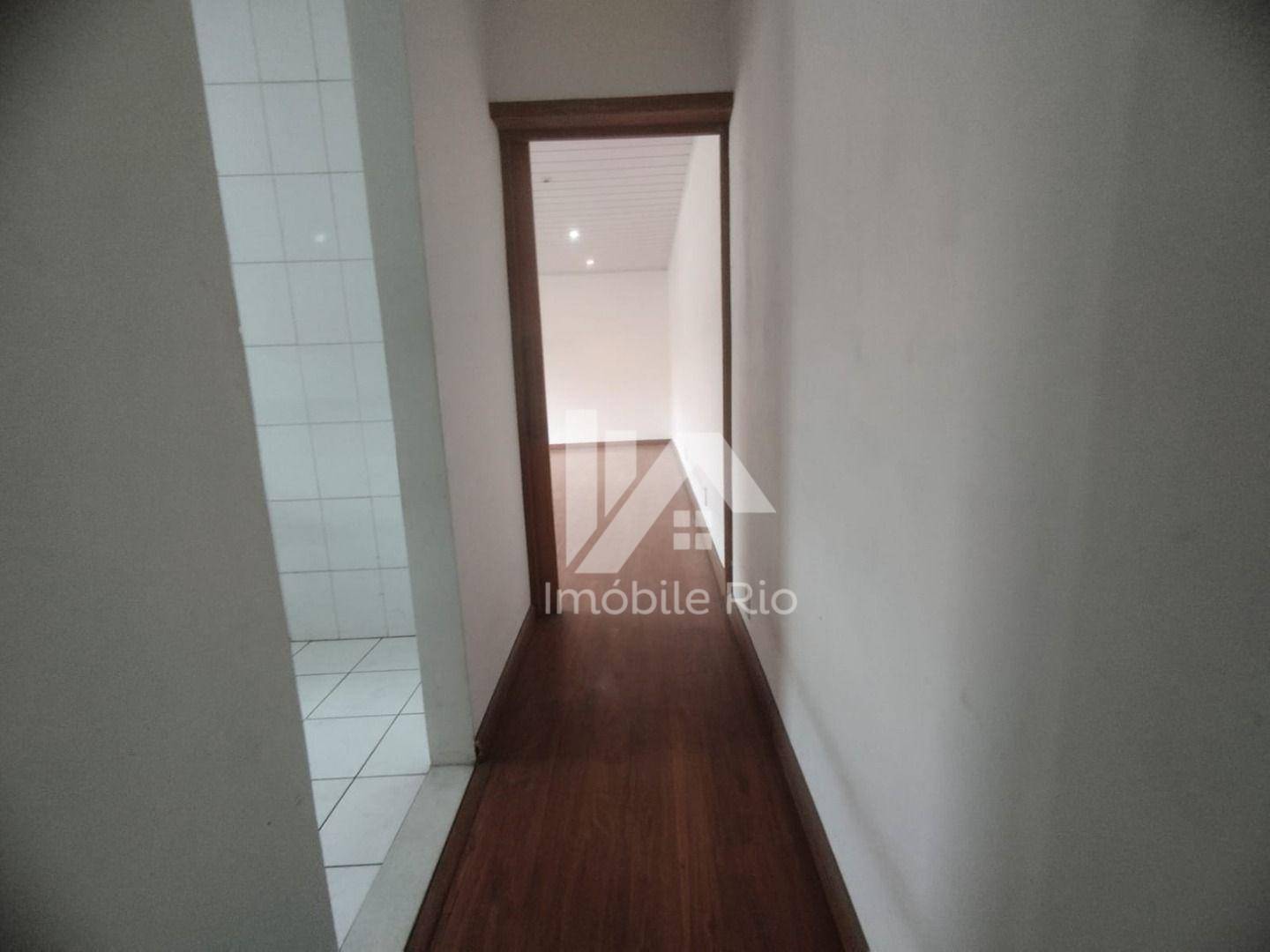 Casa à venda com 3 quartos, 258m² - Foto 9