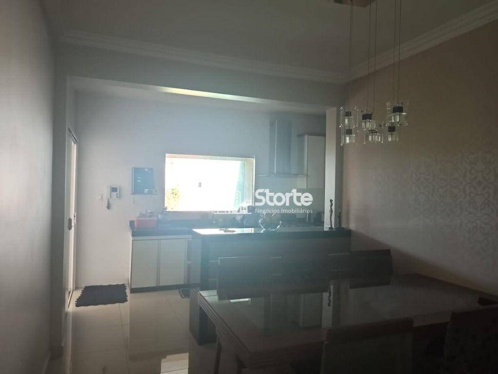 Casa à venda com 3 quartos, 208m² - Foto 7