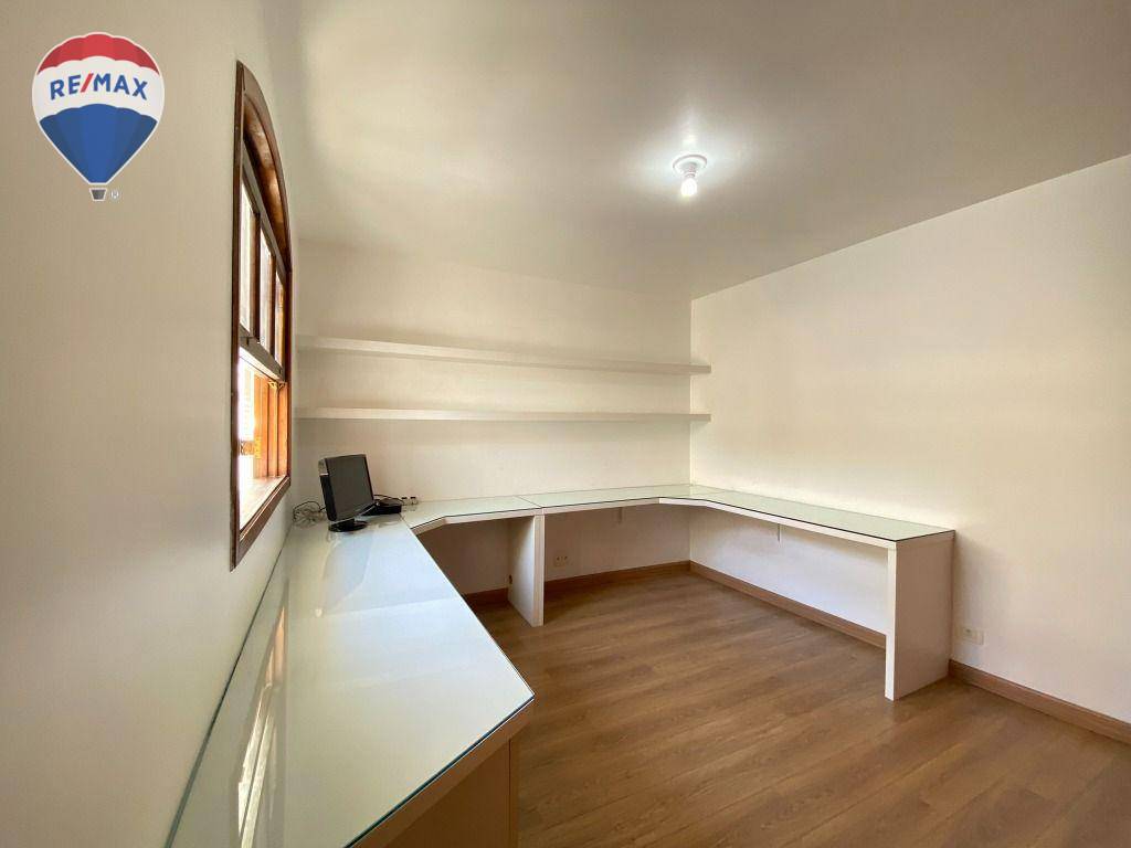 Casa para alugar com 5 quartos, 282m² - Foto 49