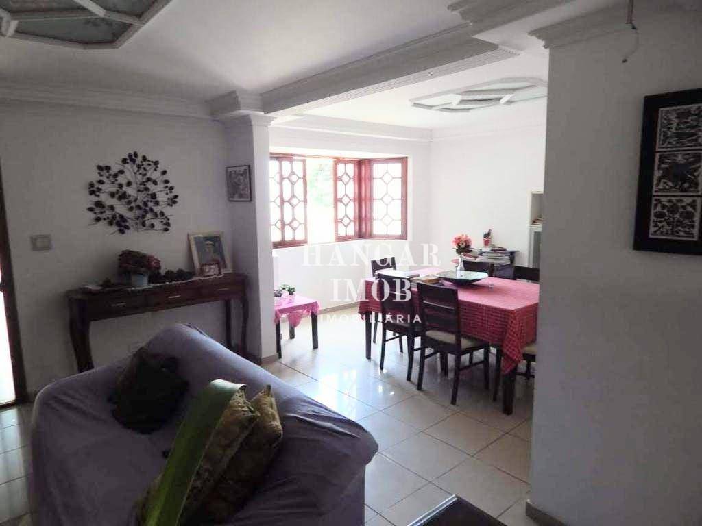 Casa à venda com 5 quartos, 220m² - Foto 13