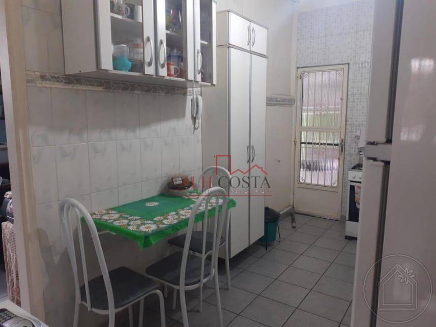 Casa à venda com 5 quartos, 210m² - Foto 13