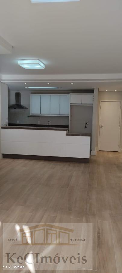 Apartamento à venda com 3 quartos, 108m² - Foto 2