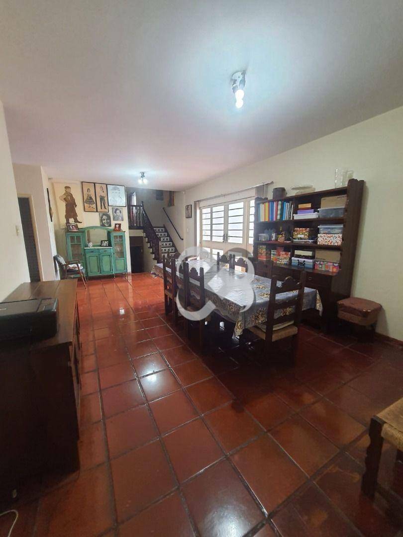 Casa à venda com 4 quartos, 304m² - Foto 5