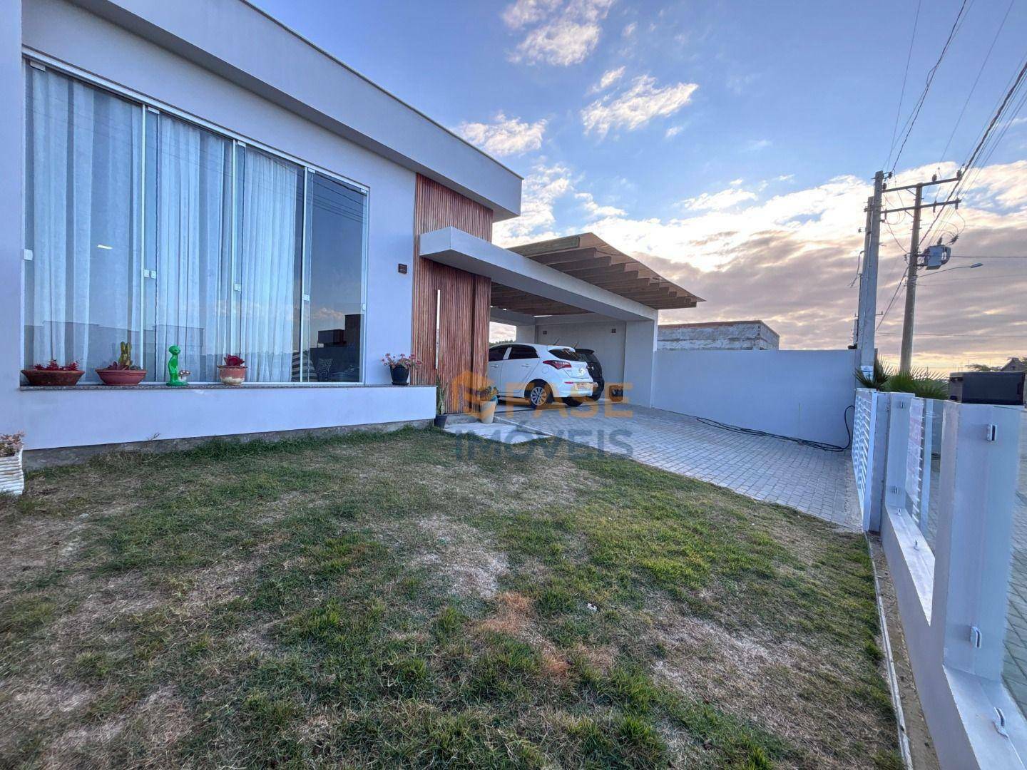 Casa à venda com 3 quartos, 144m² - Foto 1