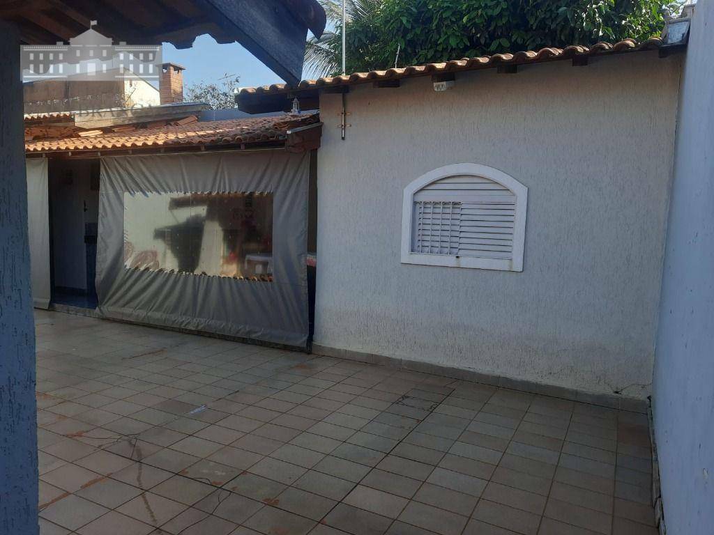 Casa à venda com 3 quartos, 211m² - Foto 2