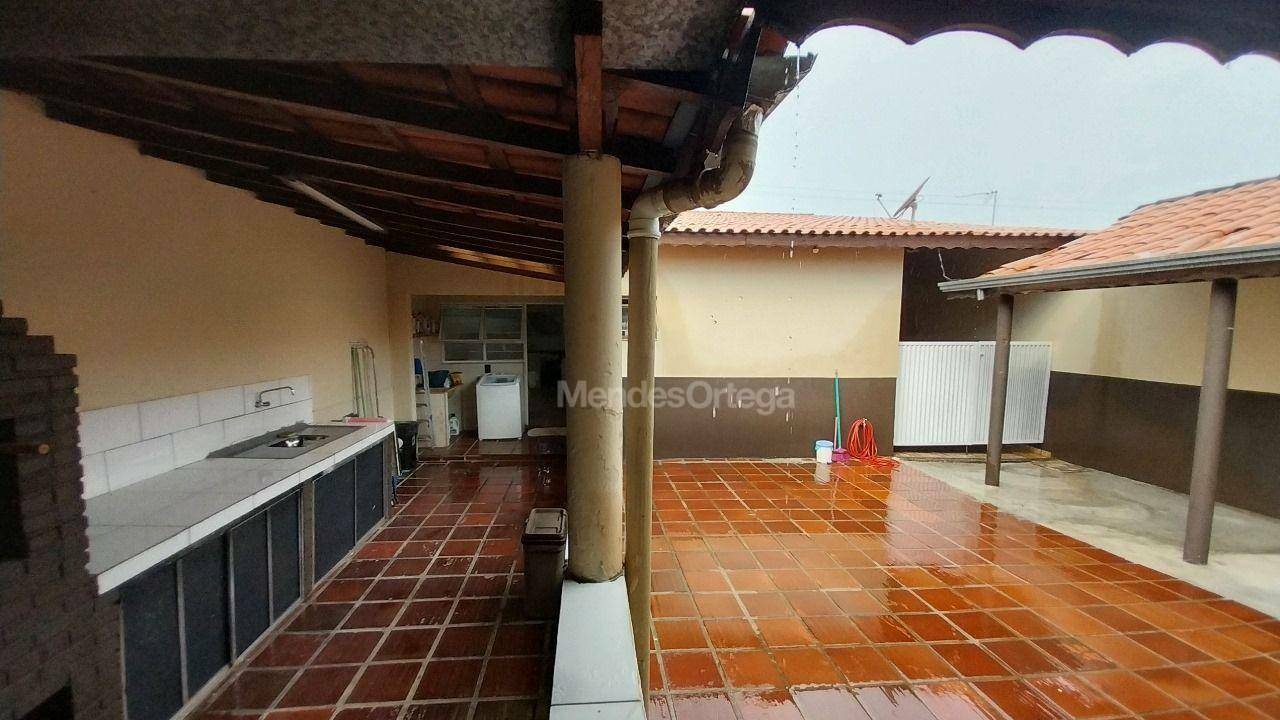 Casa à venda com 3 quartos, 214m² - Foto 22