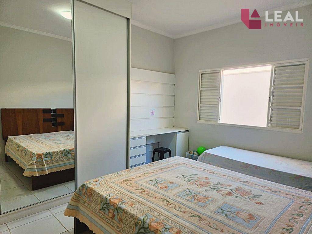 Casa à venda com 4 quartos, 346m² - Foto 18