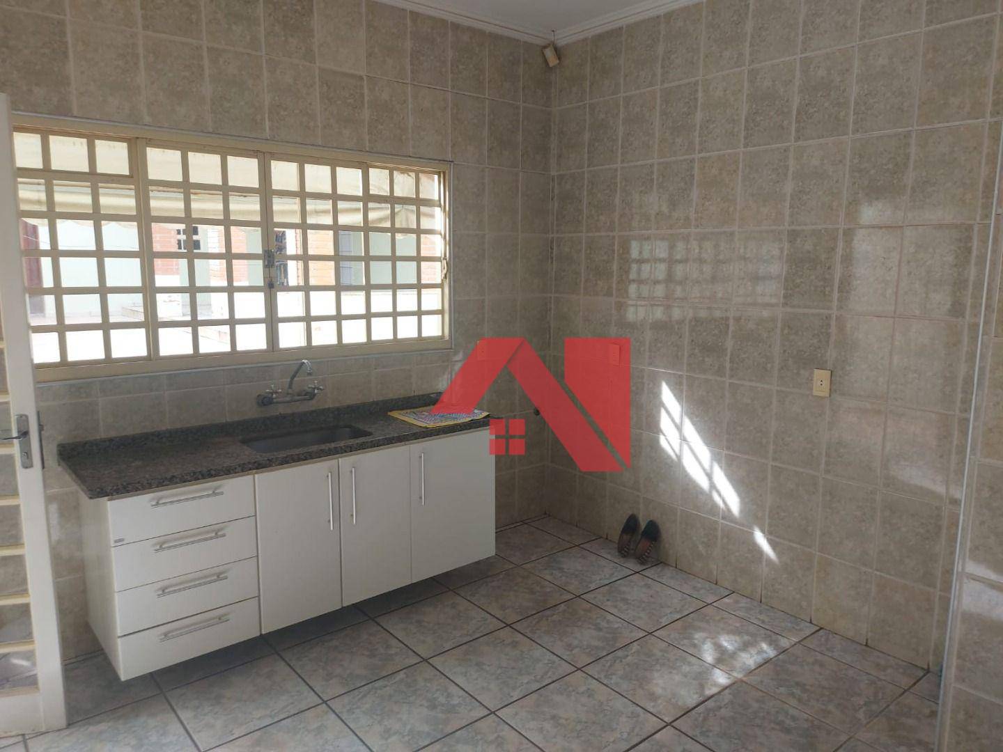 Casa para alugar com 5 quartos, 220m² - Foto 3